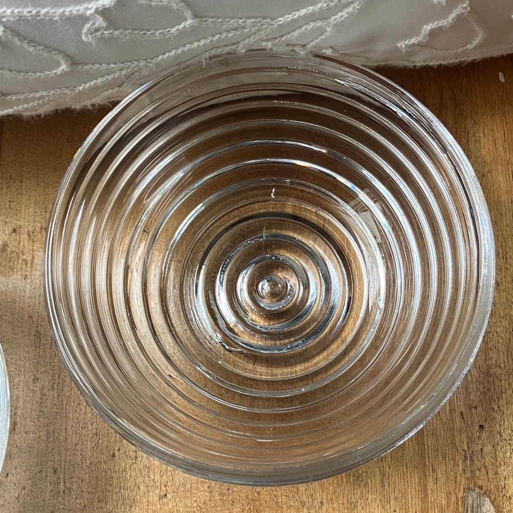 Set of Clear Glass Bowls Ribbed Design - Picture 3 of 8